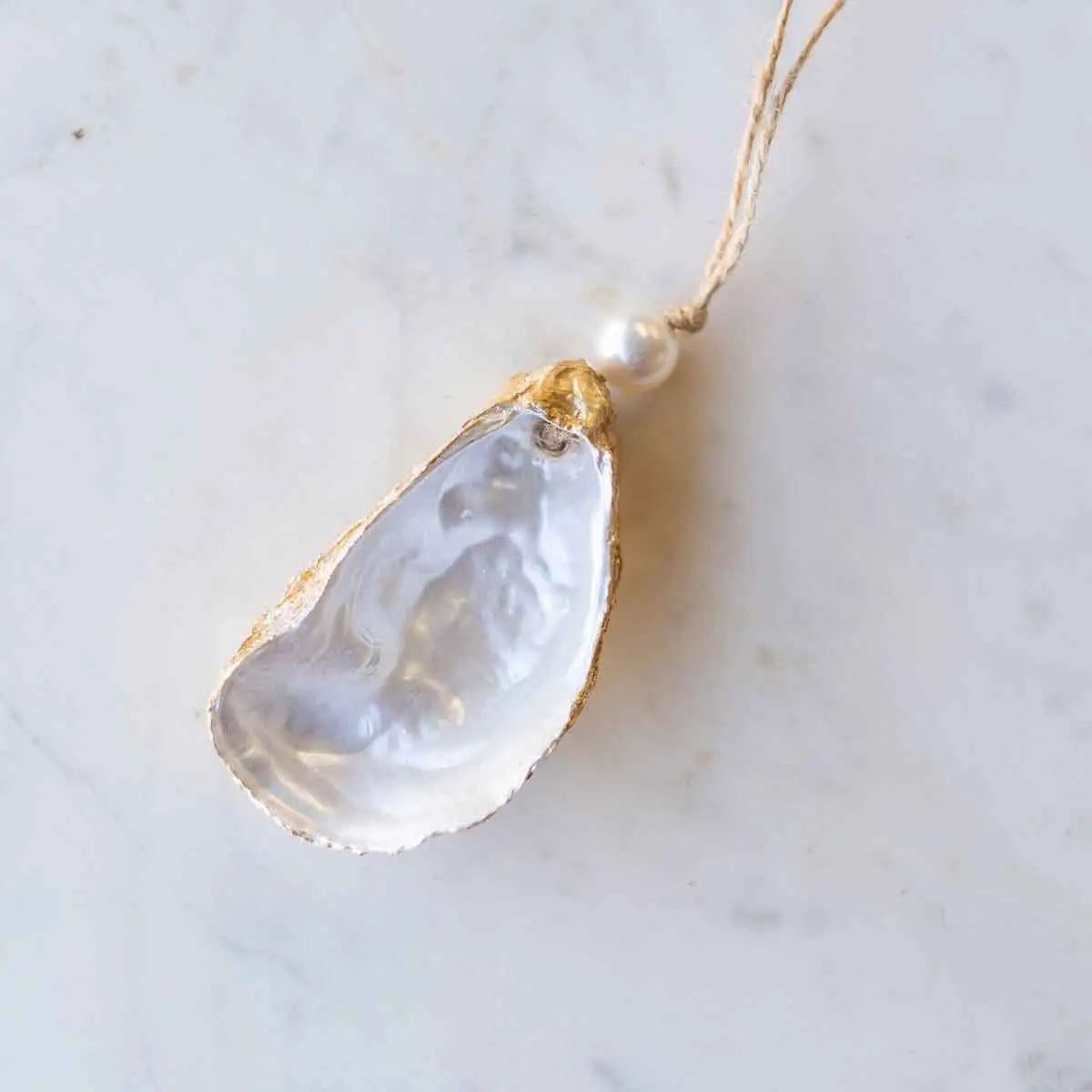 Oyster Ornament (Gold/Pearl)